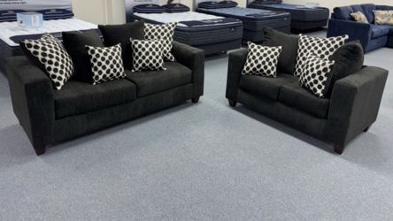 Lilly black Sofa and loveseat marked down!