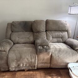 Recliner loveseat