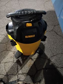 DEWALT Wet/Dry Shop Vacuum