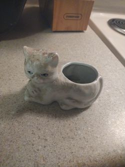 cat figuring planter