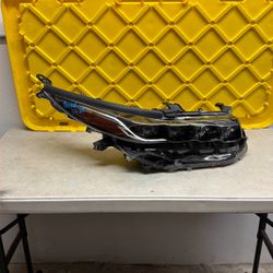 Toyota Prius Prime Right Headlight 2017 2018 2019 2020 2021 2022 
