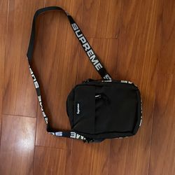 black supreme shoulder bag