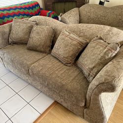 Sofa 3-seat in excellent condition very nice light weight