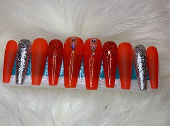 Custom make press on nails