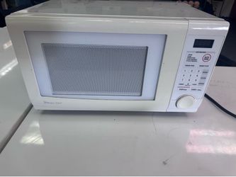Magic Chef Microwave (Working) – Needs Glass Plate