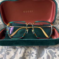 Gucci eye glasses 