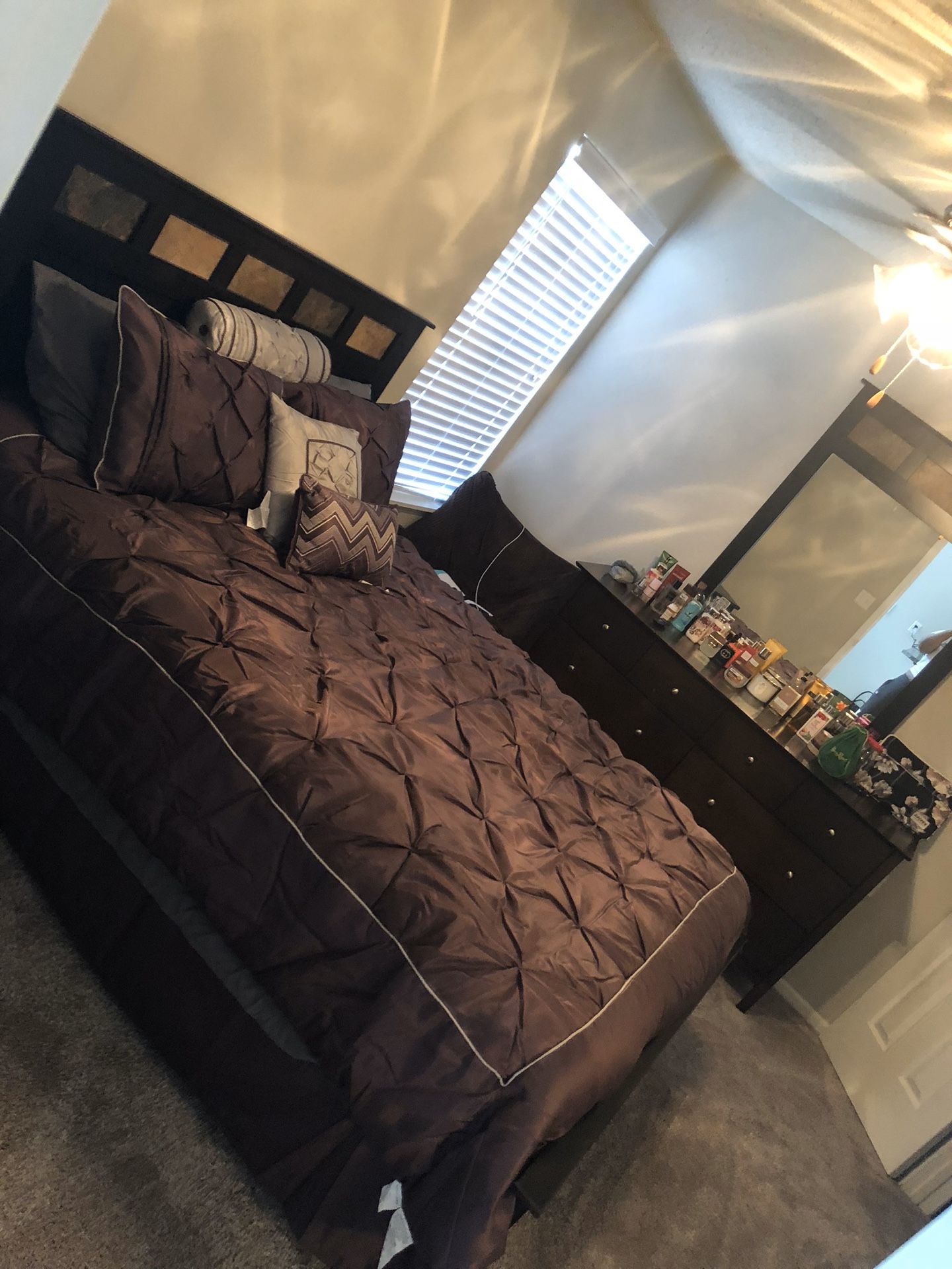 Queen Bed HAS TO GO!!