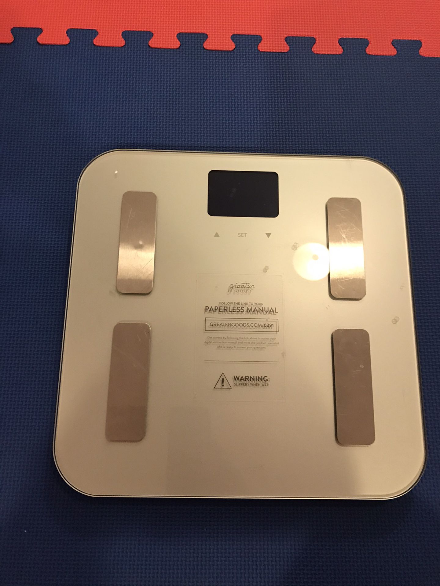 Scale that measures weight and body composition