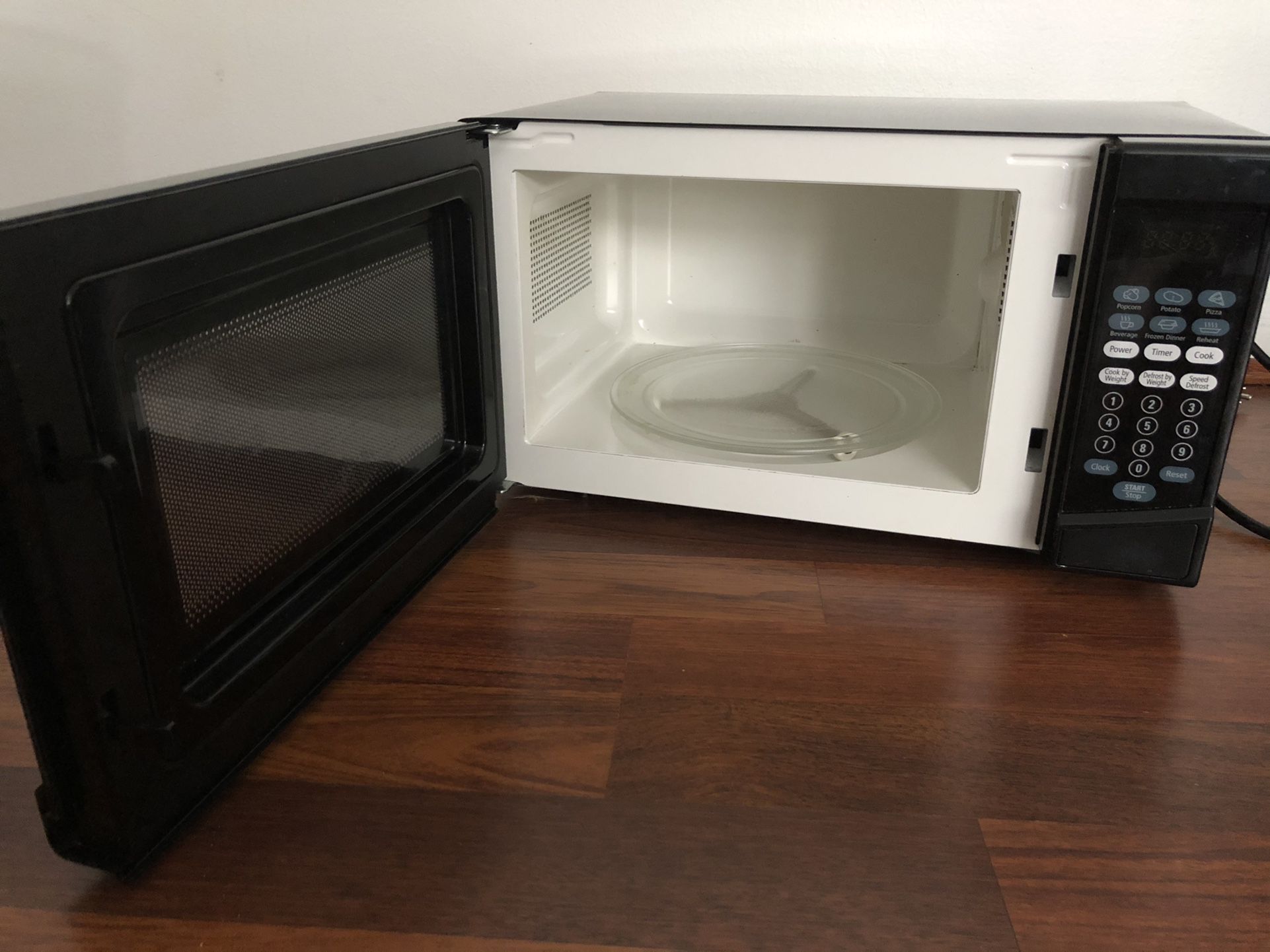 Sunbeam black microwave SGCMB809BK-09 - household items - by owner