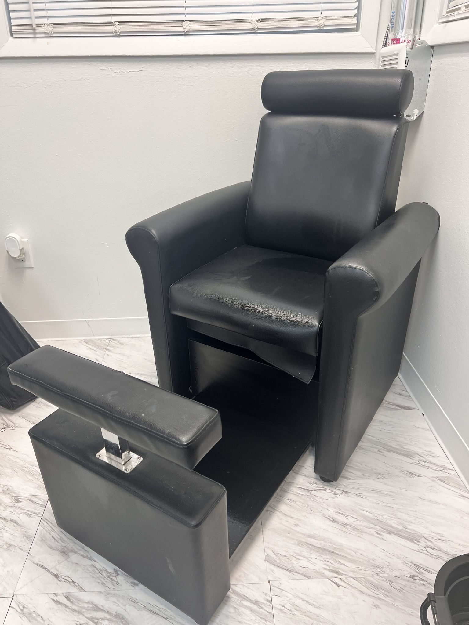 Pedicure Chair With Foot Spa