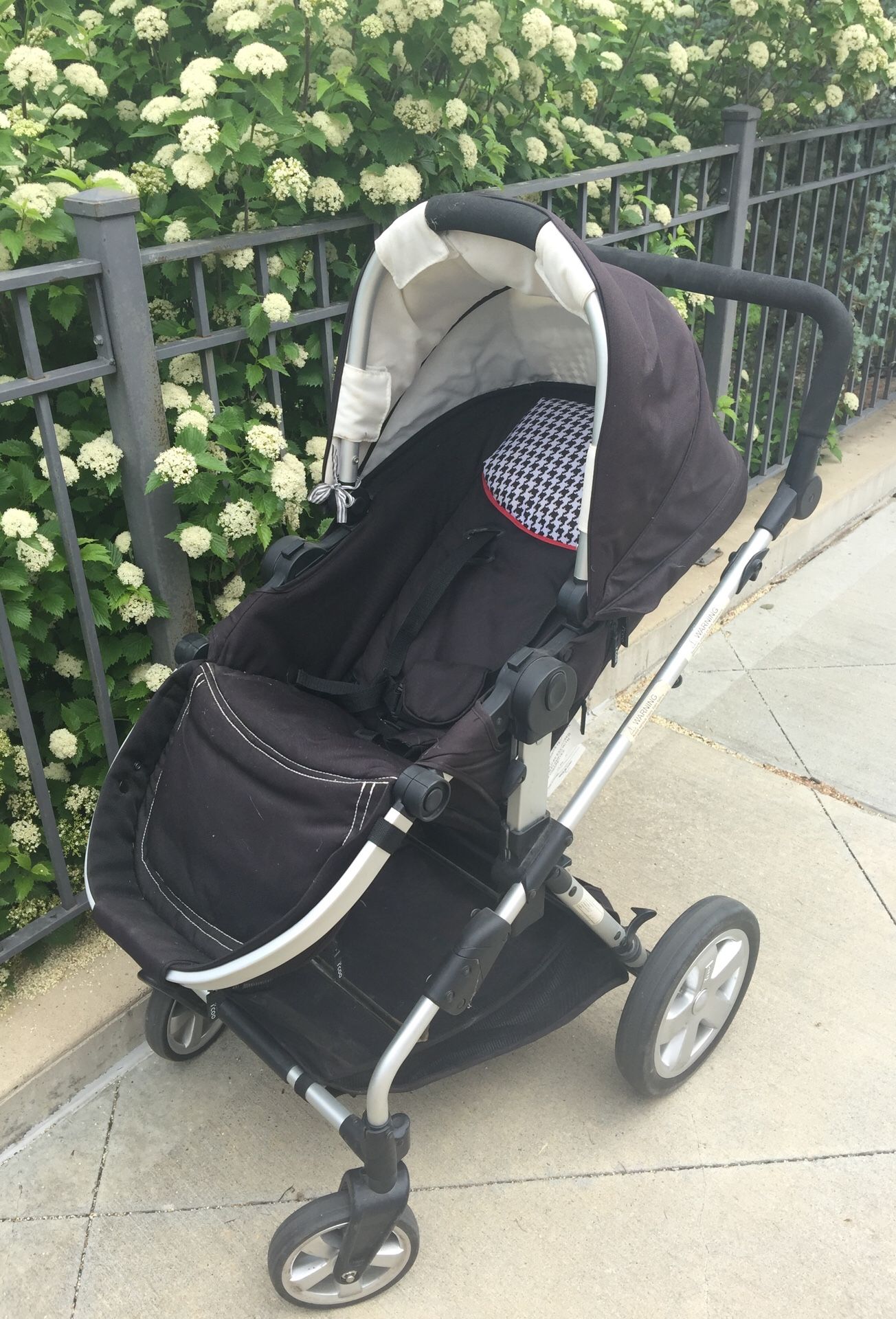 I COO stroller with bassinet, rain cover, instructions, car seat attachment
