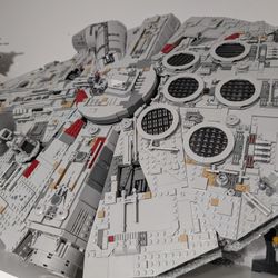 LEGO UCS Star Wars Millennium Falcon 75192 - READ DESCRIPTION