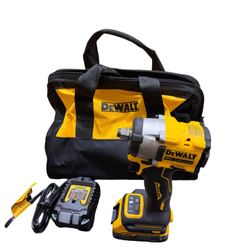 New DEWALT DCF921  20V 1/2inch Impact Wrench Kit Variable Speed 1.7 AH Power Stack