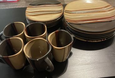 Hometrends 16 pc Dinnerware Set