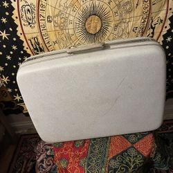 - [ ] Vintage Samsonite Suitcase