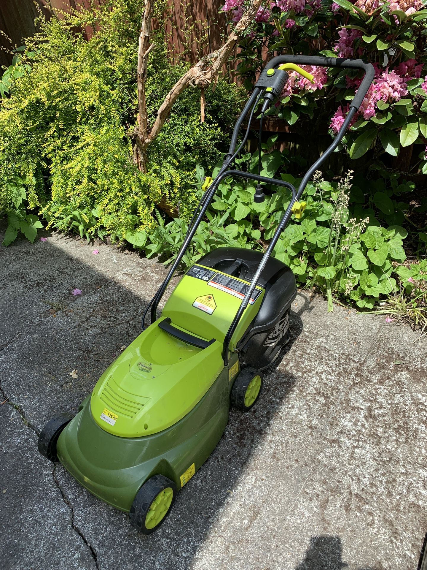 Sun Joe MJ401E Mow Joe 14Inch 12 Amp Electric Lawn Mower with Grass