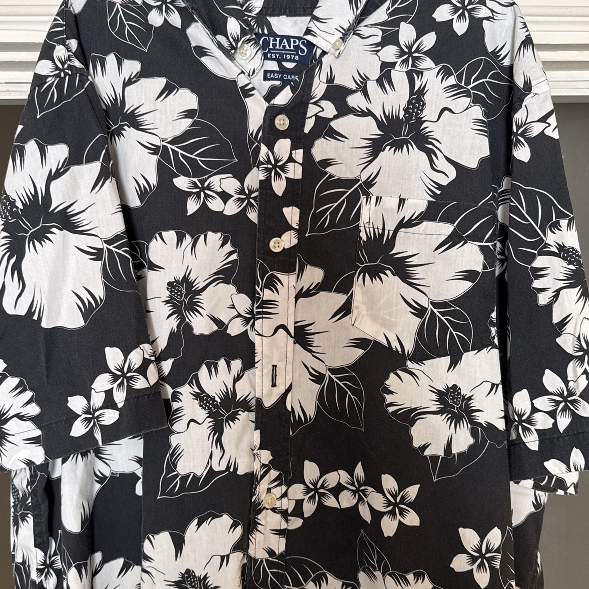 Men’s Hawaiian Themed Button Down Shirt