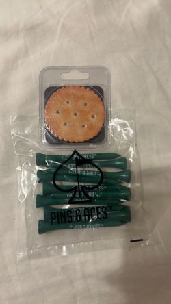 Pins & Aces Golf Tees Pack with ball marker cracker