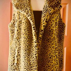 KRIS TENBLAKE
LADIES FAUX FUR VEST.
SIZE XL.
LIKE NEW!