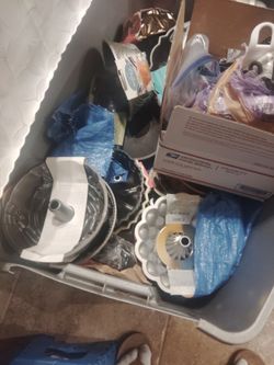 Mixed Lot of Baking Pans and Molds