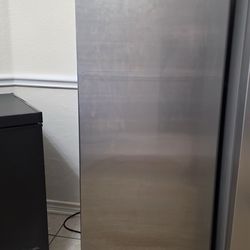 fridgidare vertical freezer - NEED GONE
