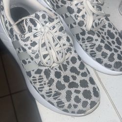 Adidas NMD Women’s Size 6