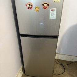Refrigerator 