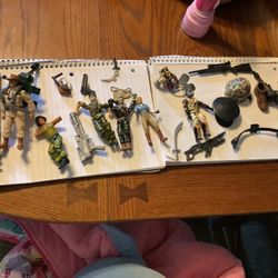 G.I. Joe figures, parts, weapons both for large and small figures. 25 pieces