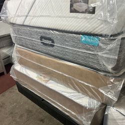 MATTRESS. SALE. BRAND. NEW 🆕 TWIN SIZE MATTRESS. $100 FULL SIZE . $179. QUEEN SIZE $199 KING SIZE . $345.  LOCATION 303 POCASSET AVE PROVIDENCE RI 