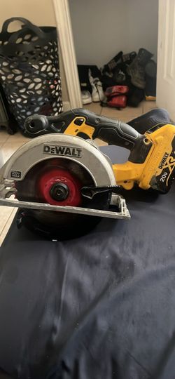 DeWalt 20V Max Cordless Circular Saw