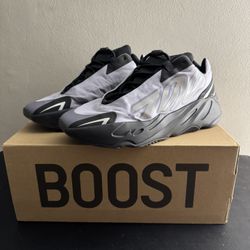 Yeezy Booster 700