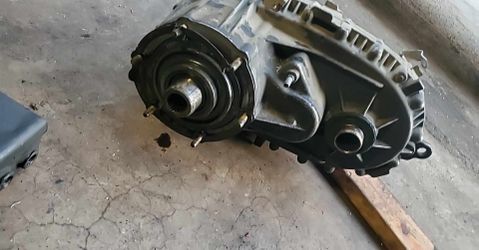 Escalade 2003-2006 Transfer Case 180$ 