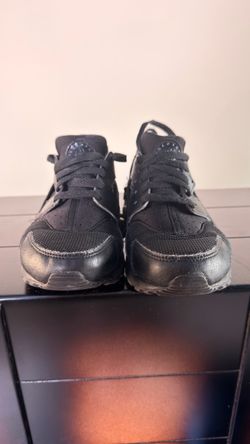 Nike Air Huarache Triple Black – Size 6.5 – All Black