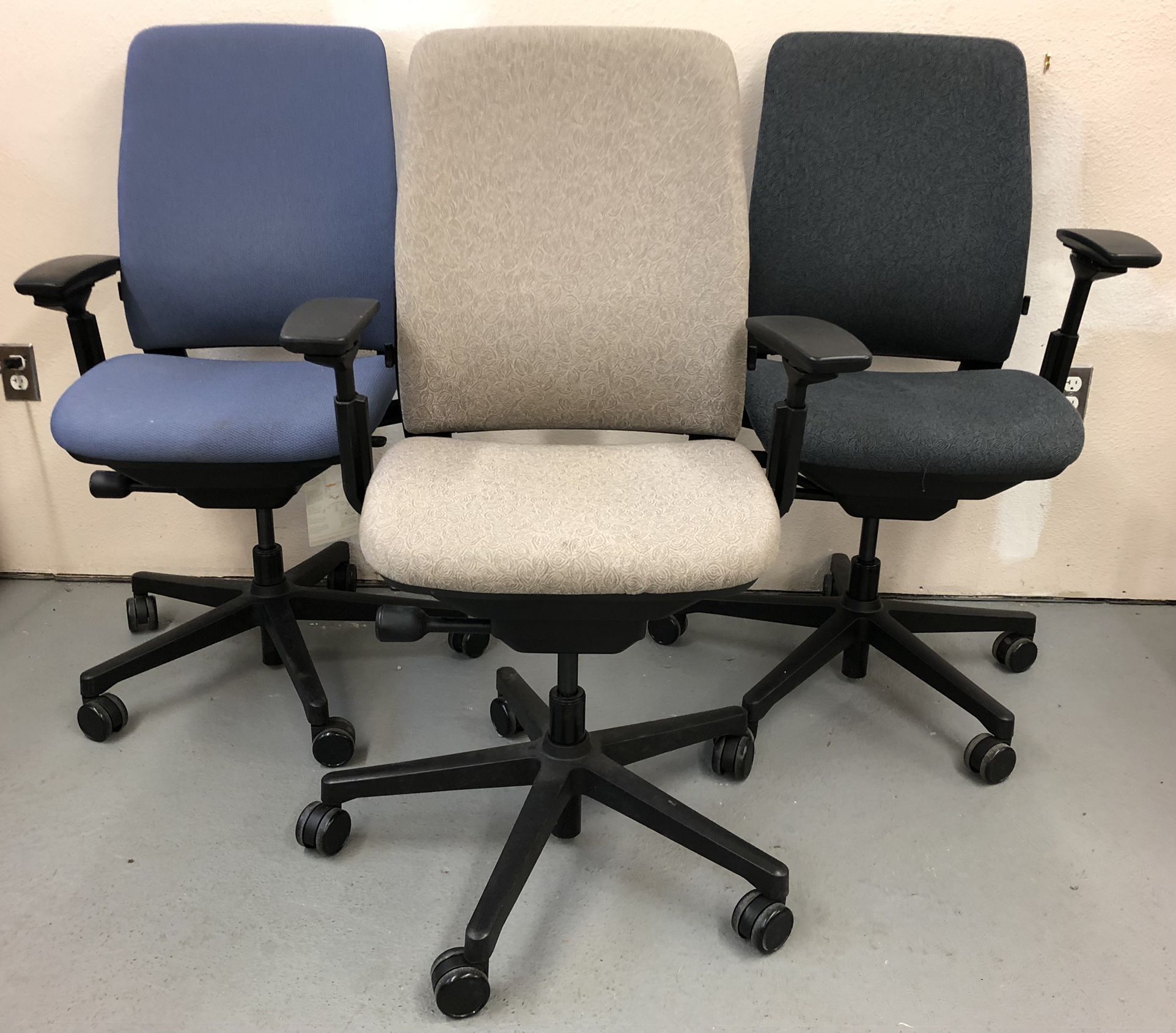Steelcase Amia Adjustable Desk Chair 6 Chairs 225 Each