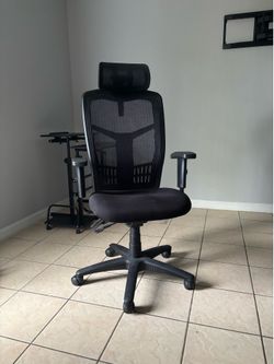 Ergonomic High-Back Mesh Office Chair with Adjustable Headrest & Armrests