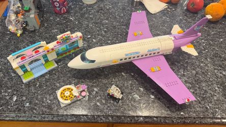 Lego plane heartlake airport 41109