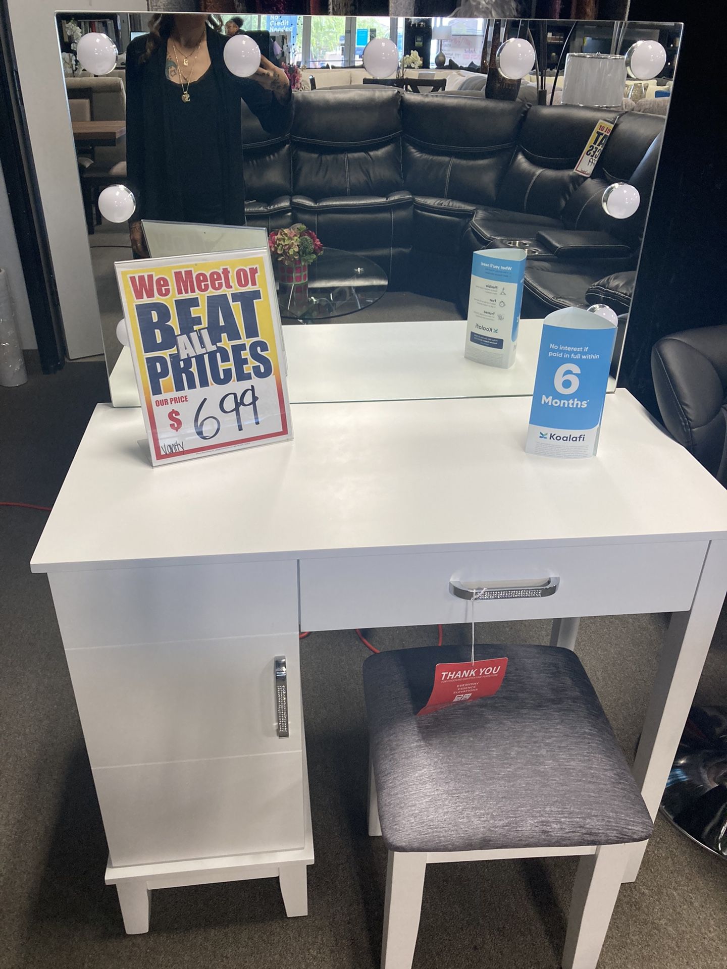 Beautiful Vanity ✨ Easy Financing Available 💎 Free Delivery 🚚