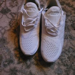 Nike Air 270 Triple White 6Y (Or Woman's 7.5)