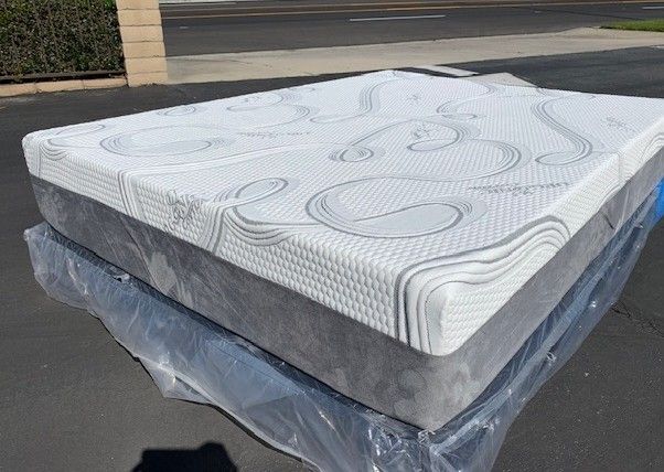 Queen Organic Cool Gel Memory Foam!!