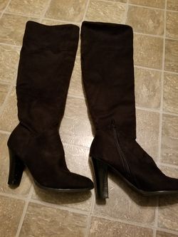 Women's boots size 7M