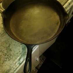 14 Inch Cast Iron Cooking Pan
