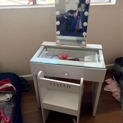 Girls vanity