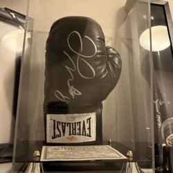 Floyd Mayweather Signed Glove With Display 