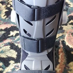 Thuasane XLR8 Pneumatic full shell walking boot.