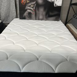 Lovely QUEEN 🌹MATTRESS 🌹AND BOX 🌹SPRING 