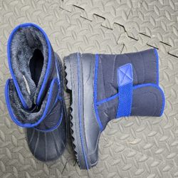 Boys Size 5 Snow Boots 