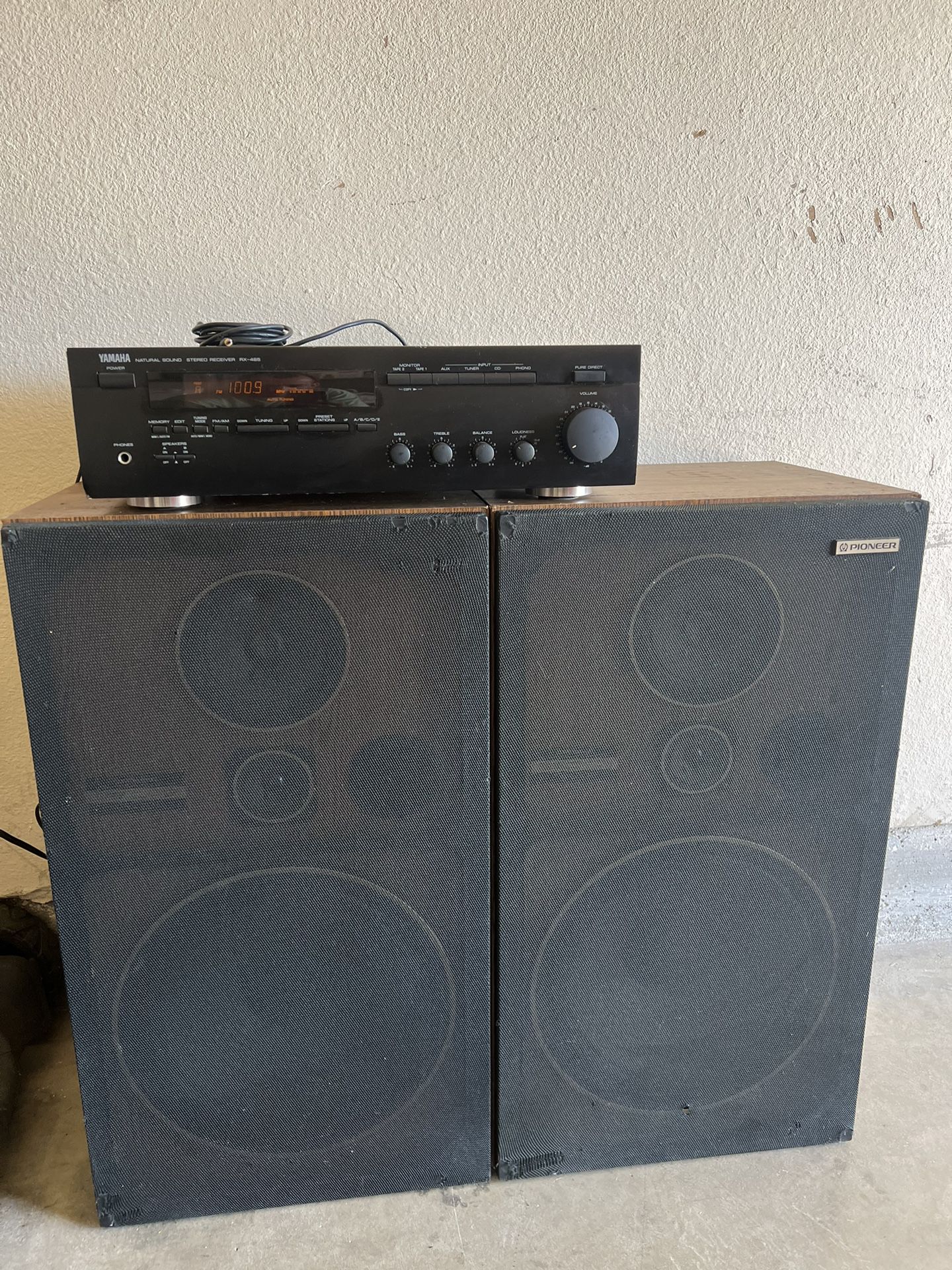 Yamaha Stereo Receiver And Pioneer Speakers 