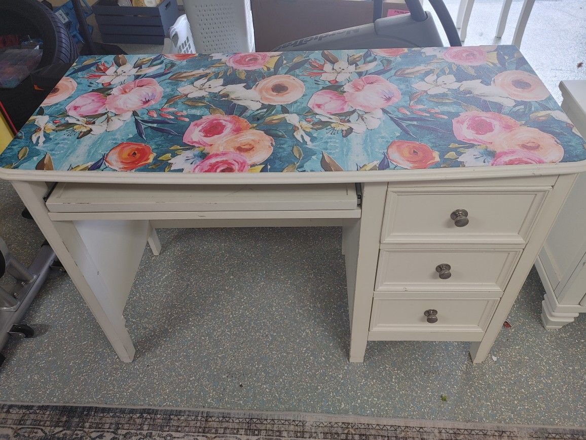 White Computer Desk W/ Matching Night Stand