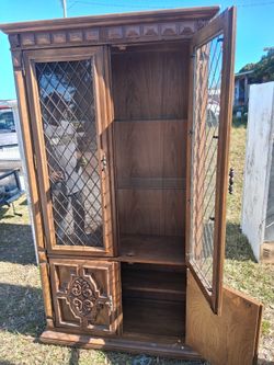 π¨ vVvintage display cabinet$350 TODAY ONLY β WILL SELL FAST π¨