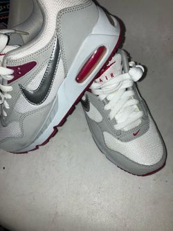 Girl Nike air size 6